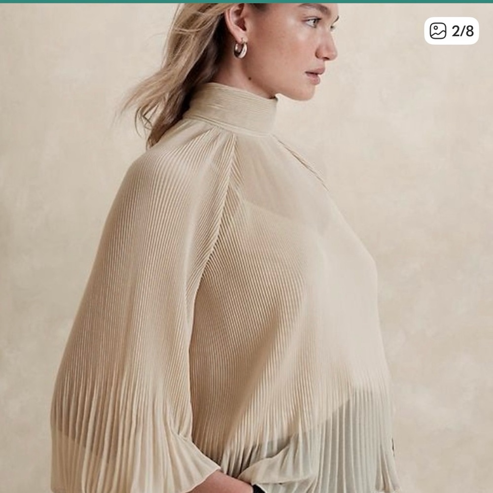 Banana Republic Elegant pleated blouse - Picture 2 of 13